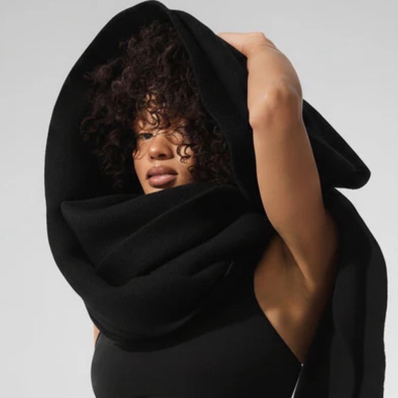 ALO Yoga Accessories - Alo Yoga Merino Wool Oversized Scarf Black